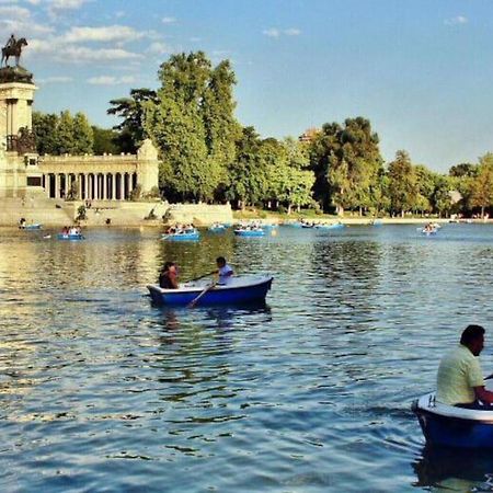 Por Los Pasos De Goya, Parque Retiro 马德里 外观 照片