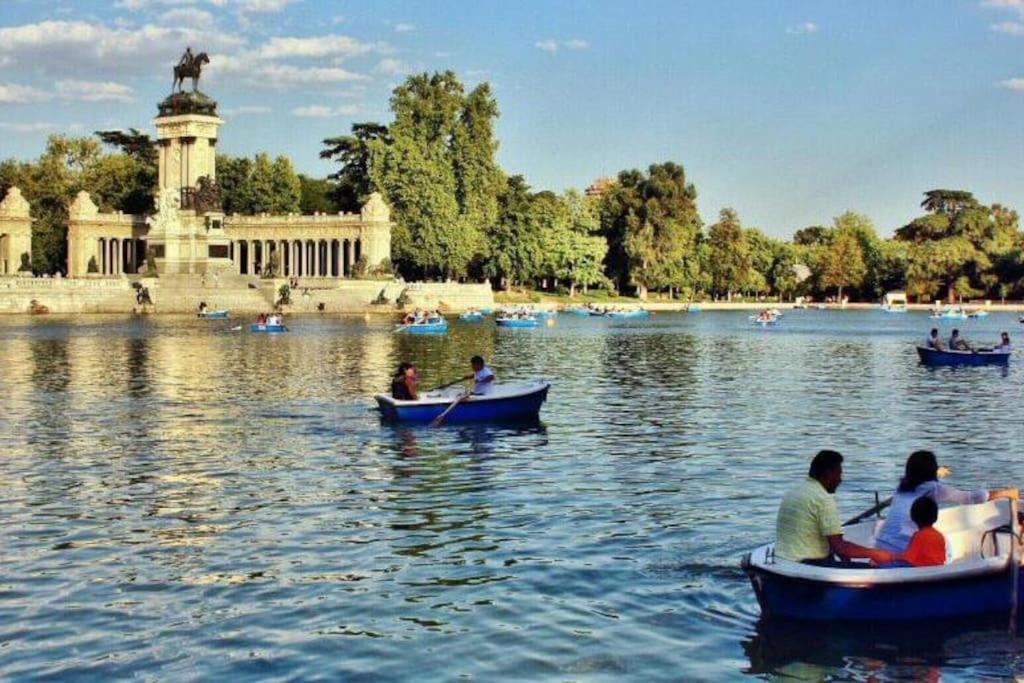 Por Los Pasos De Goya, Parque Retiro 马德里 外观 照片